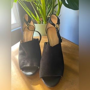 Banana Republic black mules in used condition